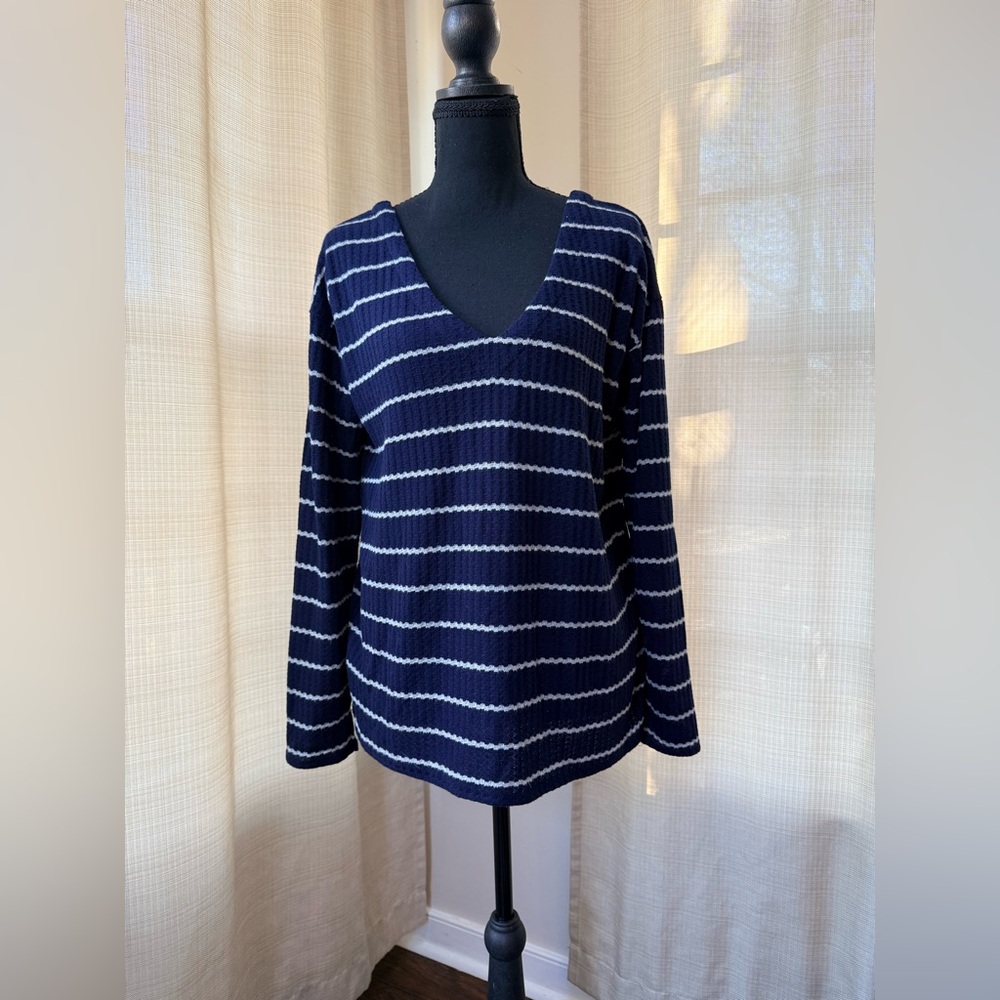 Chaser Striped Knit Strappy V Back Navy Top size M Minimalist Flirty Preppy